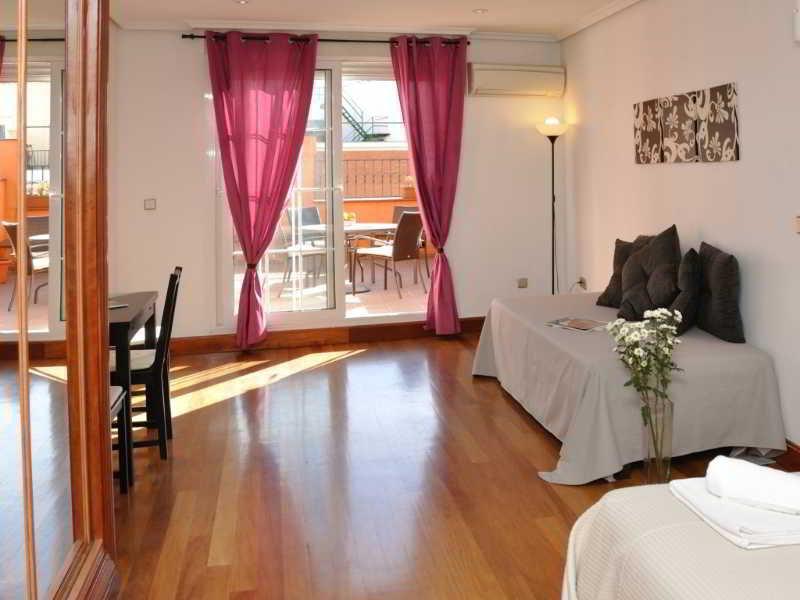 Gran Via Sol Apartamentos Madrid Buitenkant foto